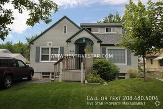 Building Photo - 223 1/2 N 12th Ave-
