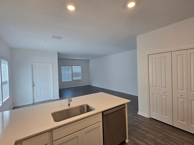 Building Photo - 3 bedroom 2.5 Bath in Tara Baywood