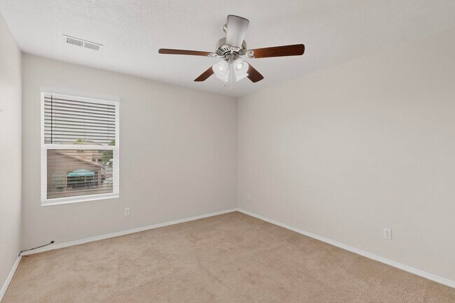 Building Photo - 2713 Violeta Cir SE