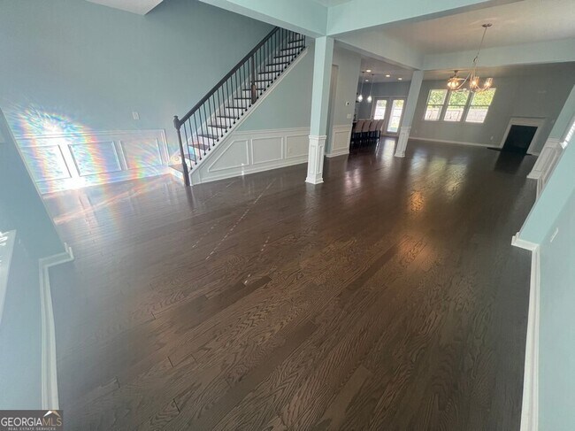 Building Photo - 165 Craines View