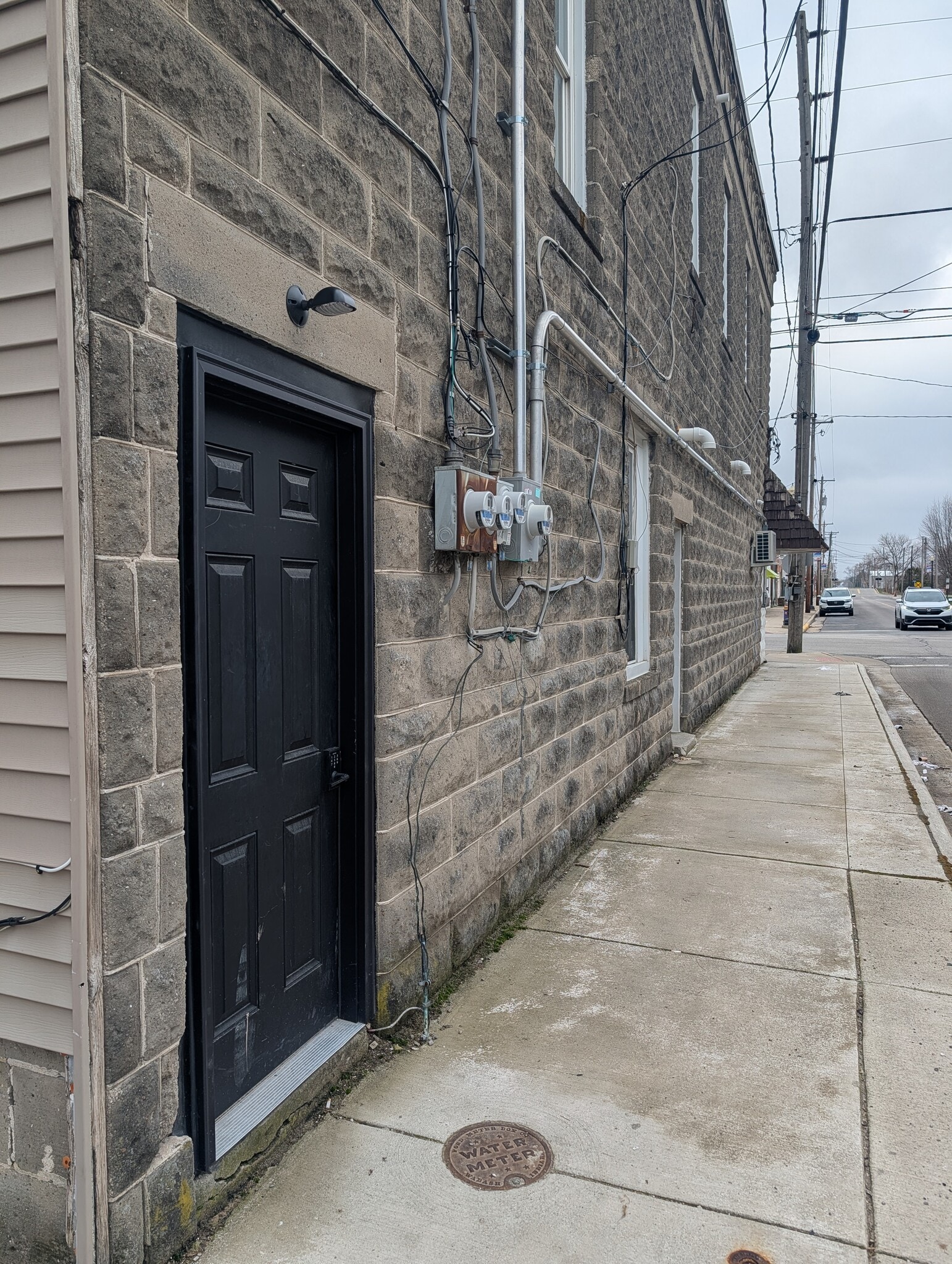 Building Photo - 102 S Main St