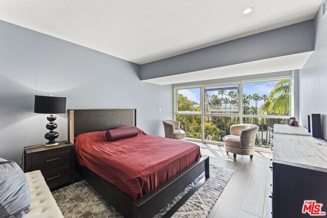 Building Photo - 13600 Marina Pointe Dr