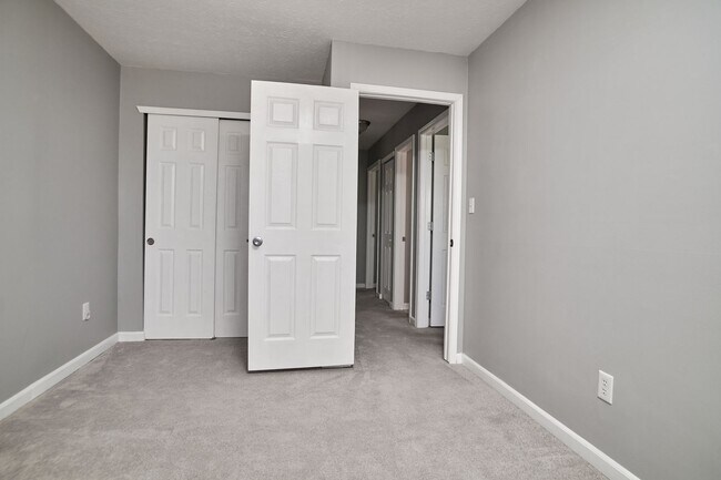 Building Photo - For Rent-4BDRM, 2.5BA Home in Ashwood