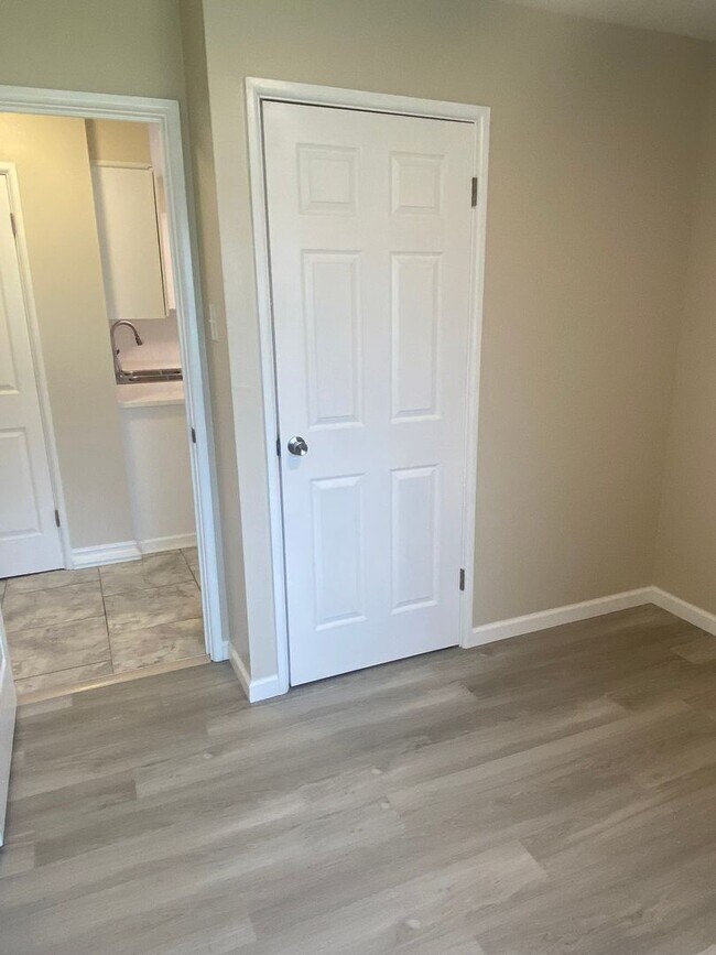 Building Photo - For Rent: Charming 3 Bedroom, 2 Bath Single-Family Home in St. Louis Monthly Rent: $1,950 (2 year...