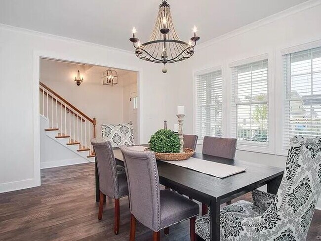 Building Photo - 2206 Adelay Dr