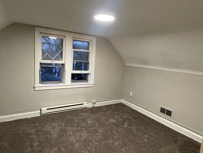 Building Photo - 1462 E 175th St