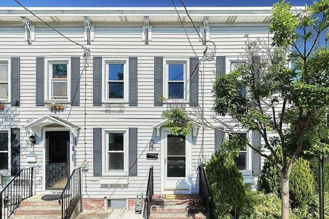 Building Photo - 136 West St