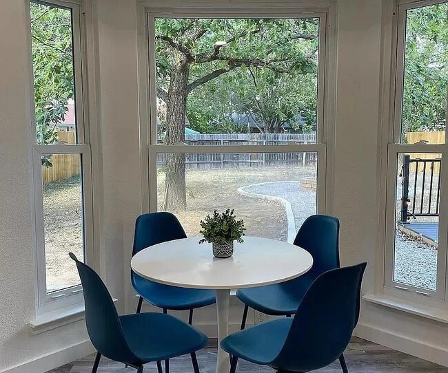 Building Photo - 2502 Tracy Cove