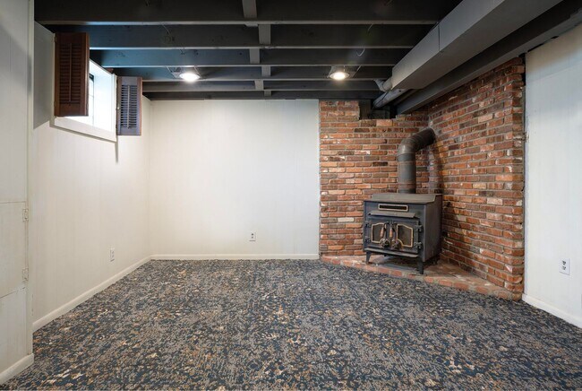 Building Photo - Updated 4BR/2BA Gladstone Home | Finished Basement | Fenced Yard