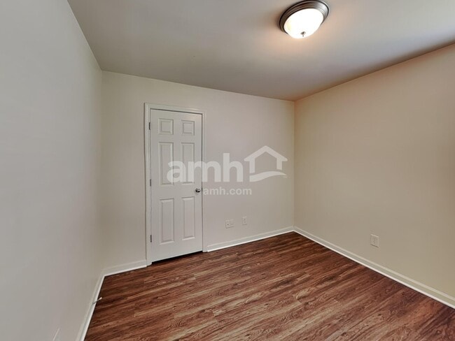 Building Photo - 975 Donington Cir