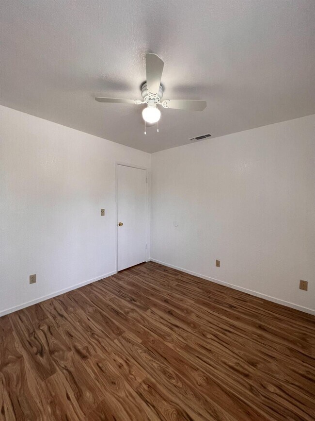 Building Photo - 479 E Alluvial Ave