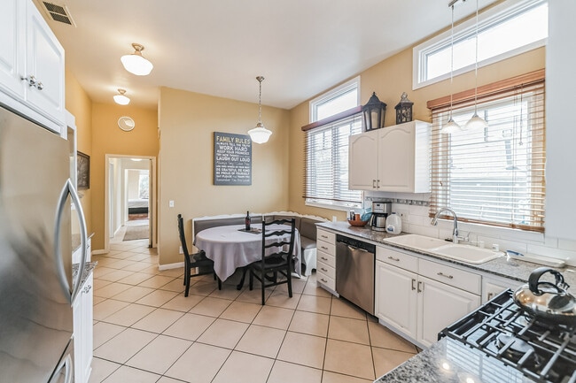 Building Photo - 1227 Sherman St