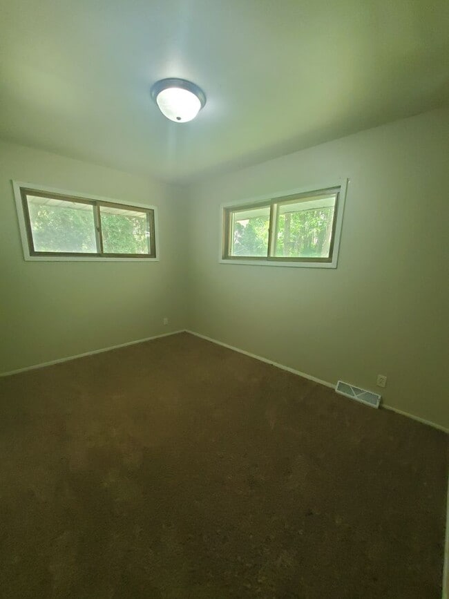 Building Photo - 3 bedroom 1 bath house in Davenport