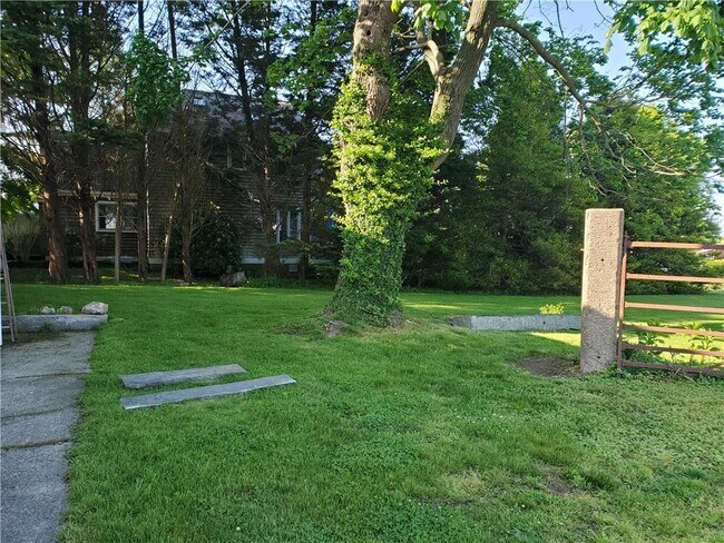 Building Photo - 440 Forest Ave