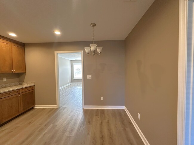 Building Photo - 419 Peters St