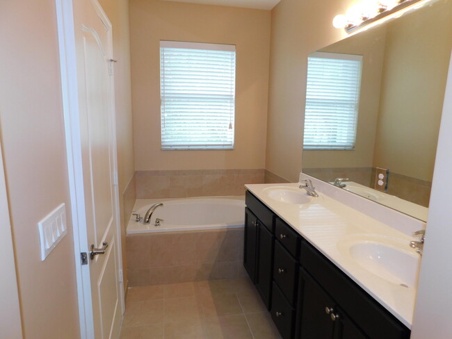 Building Photo - 9626 SW Purple Martin Way