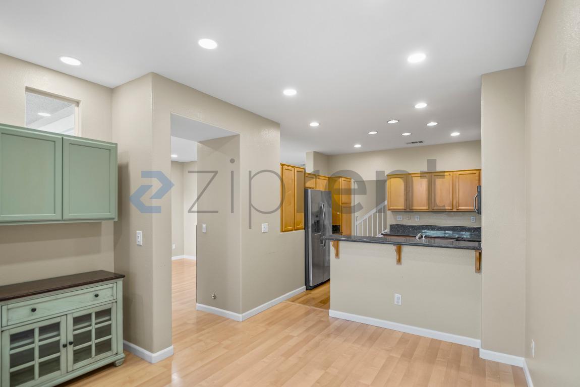 Building Photo - 916 Del Avion Ln