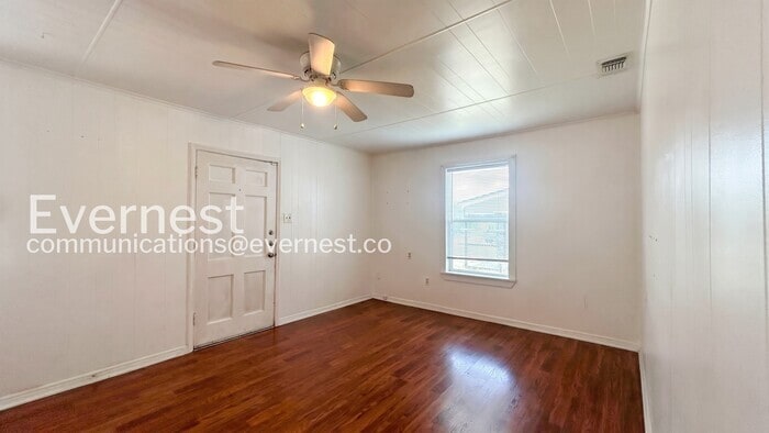 Building Photo - 118 Cravens Ave