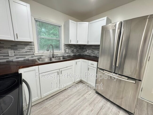 Building Photo - 2353 Agnes Dr
