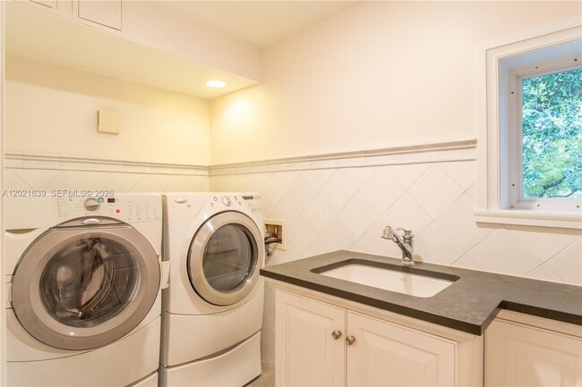 Building Photo - 1257 Mariola Ct