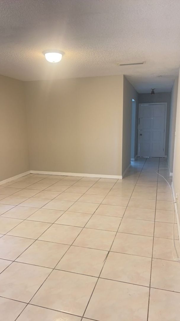 Building Photo - 2 Bedroom, 2 bathroom condo For Rent in To...