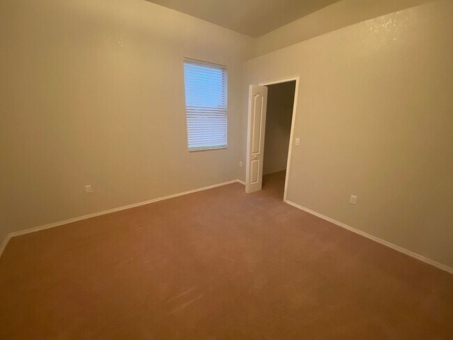 Building Photo - 4 Bedroom 2 Bath home in Winter Haven for RENT!