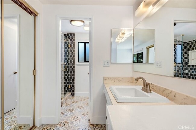 Building Photo - 2551 La Praix St