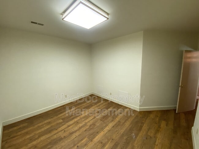 Building Photo - 11225 N Club Dr