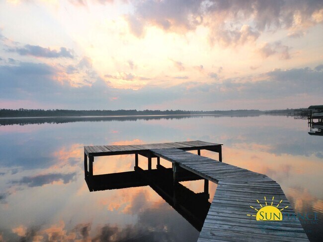 Building Photo - Stunning 3 Bedroom Villa in Navarre