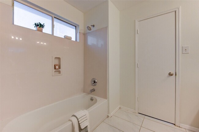 Building Photo - 9926 Myrtle Field Ln