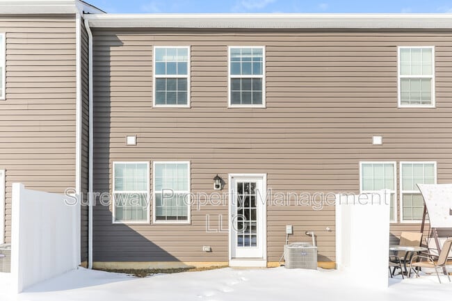 Building Photo - 6 Arlotta St