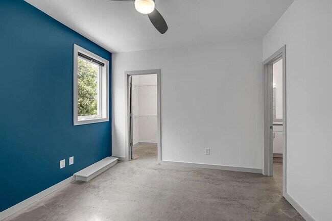 Building Photo - Great condo in East Nashville off Gallatin...