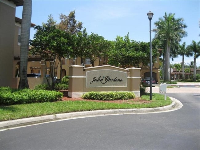 Building Photo - 6920 Julia Gardens Dr