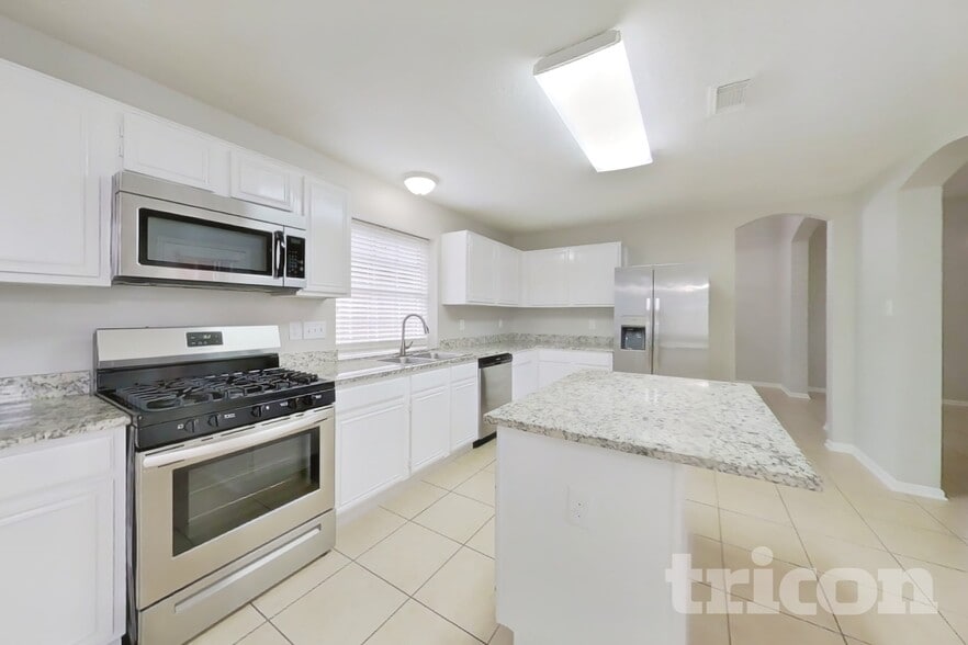 Building Photo - 7002 Echo Pines Dr