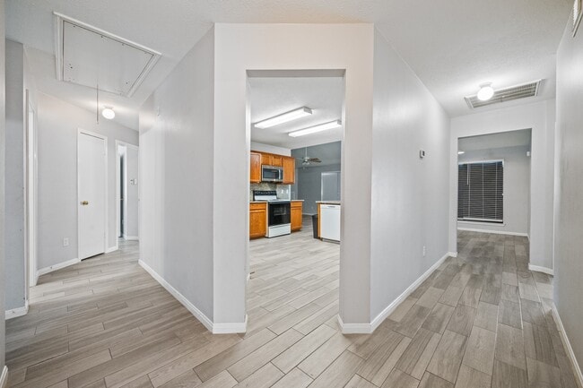 Building Photo - 22623 Round Valley Dr