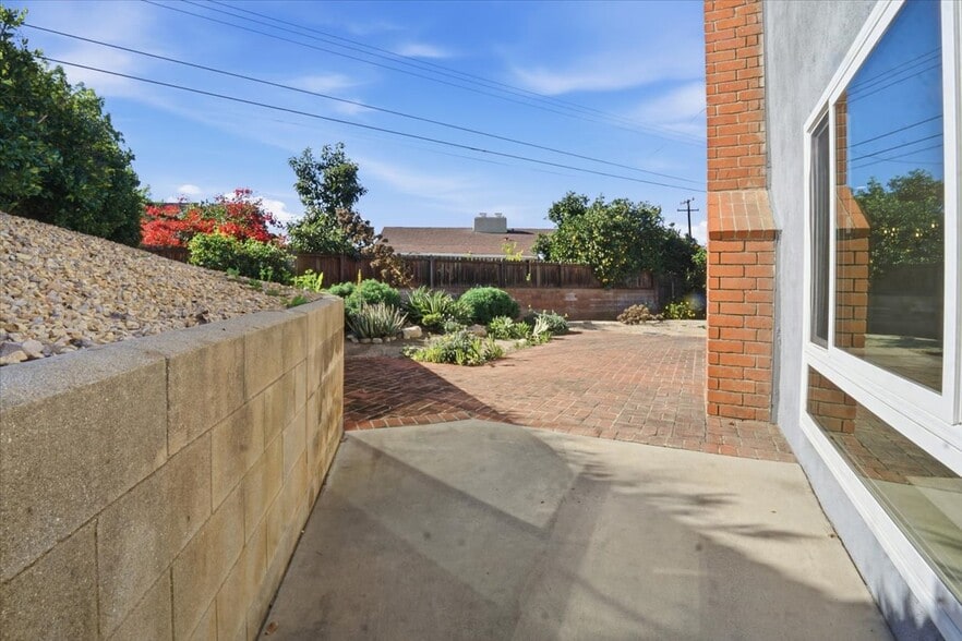 Building Photo - 1410 Pleasantview Dr