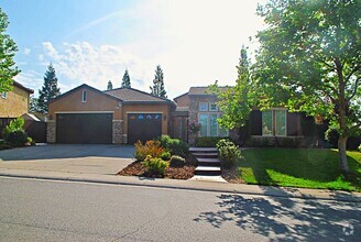 Building Photo - Gorgeous 4 Bedroom Home in the Stonebriar ...