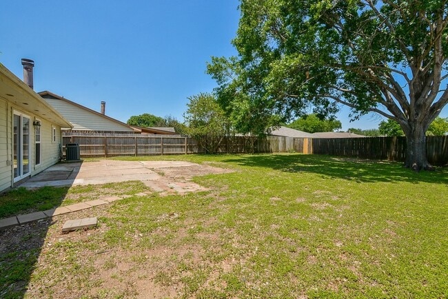 Building Photo - 15702 Timber Rock Dr