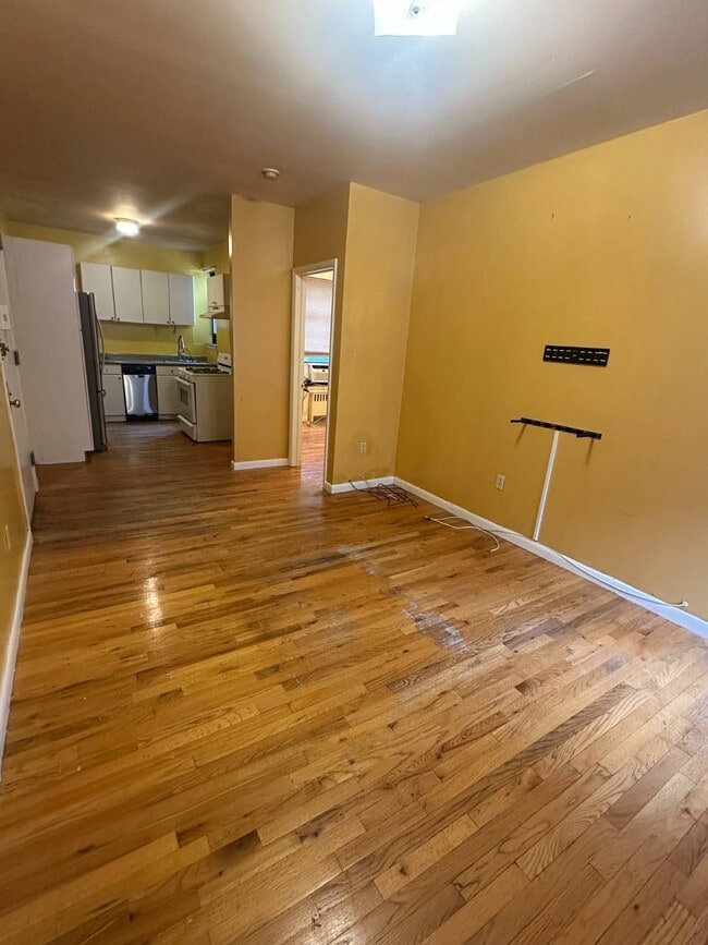 Building Photo - 31-46-46 35th St