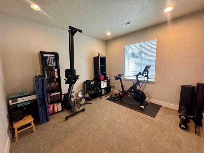 Building Photo - LUXURY 4 Bedroom home in NORTHGATE with Mountain Views