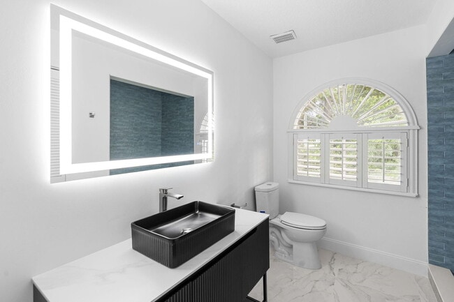 Building Photo - 2120 Lakebreeze Way