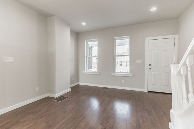 Building Photo - Newly Updated 2 bedroom 1 Bathroom House f...