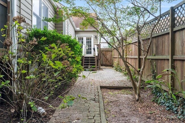 Building Photo - 259 Spence Ave SE