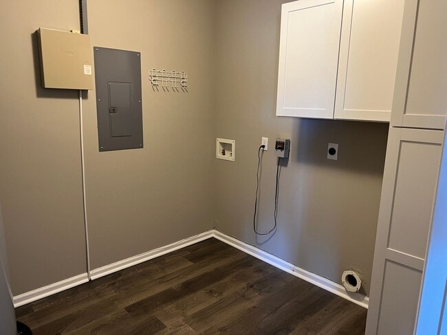 Building Photo - Cool Springs  - 4 BR / 2 BA