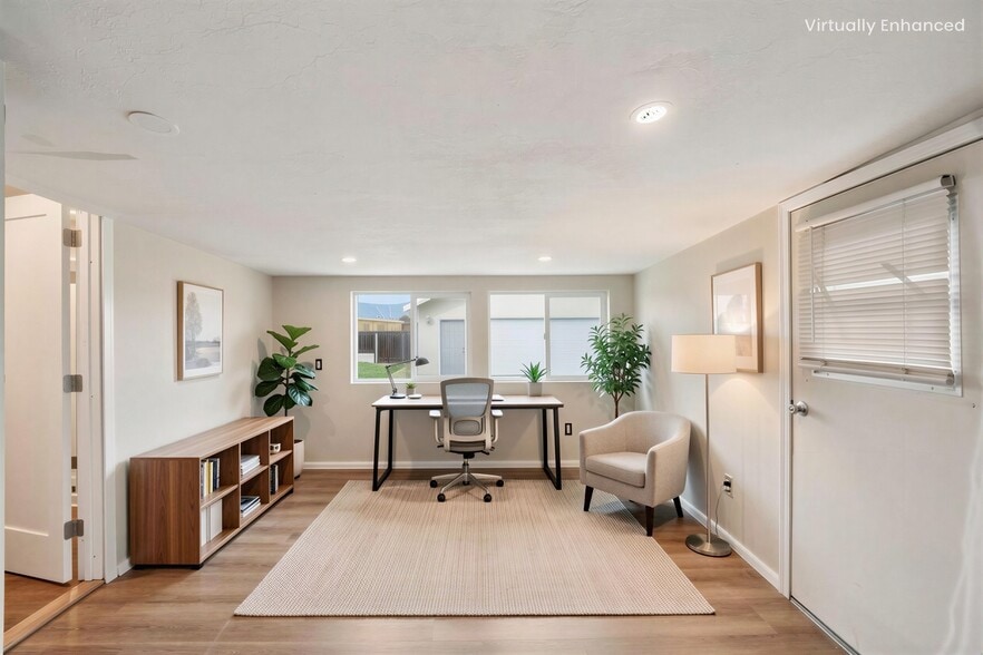 Building Photo - 1842 E Victoria Ave