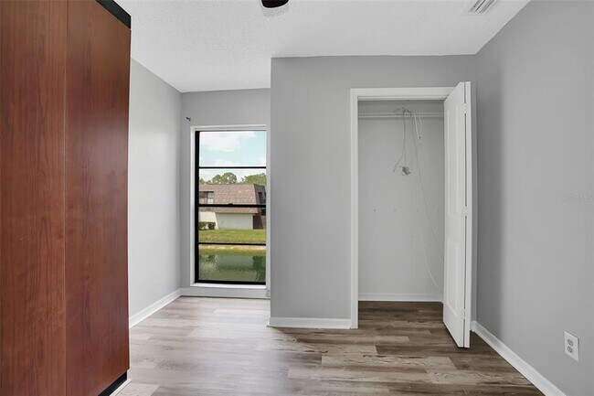 Building Photo - 15217 W Pond Woods Dr