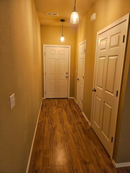 entry hall - 623 Rivenhurst St