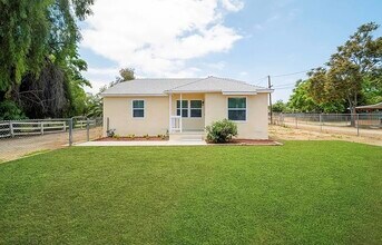 Building Photo - 25885 Creag Ave