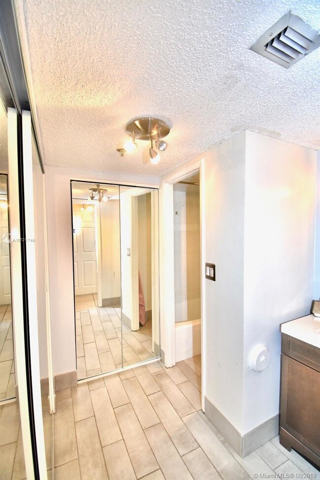 Building Photo - 20515 E Country Club Dr