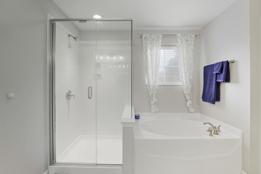 Building Photo - 2269 Isaac St